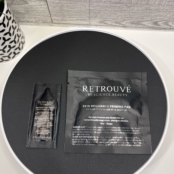 SOLD BNIB & Sealed Retrouvé Balancing Facial Oil ➕Samples RV $190 - Picture 8 of 15